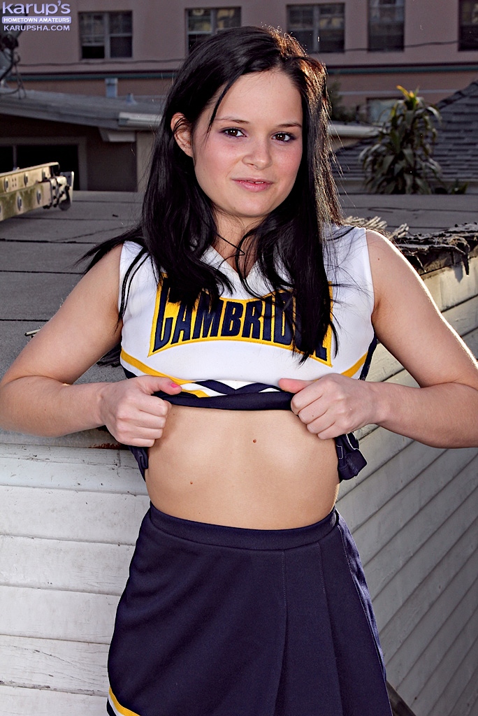 cheerleader-jenna-ross-gets-naked-on-the-rooftop-4